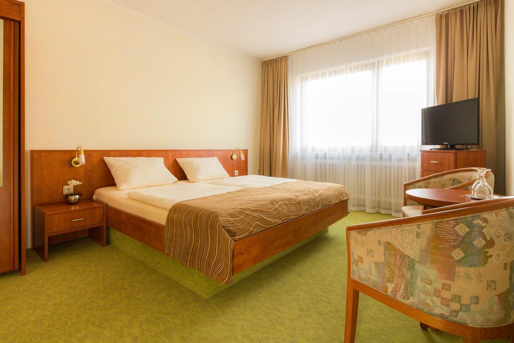 Strand Hotel Nordsee, Hotel Deichläufer Tossens Buitenkant foto